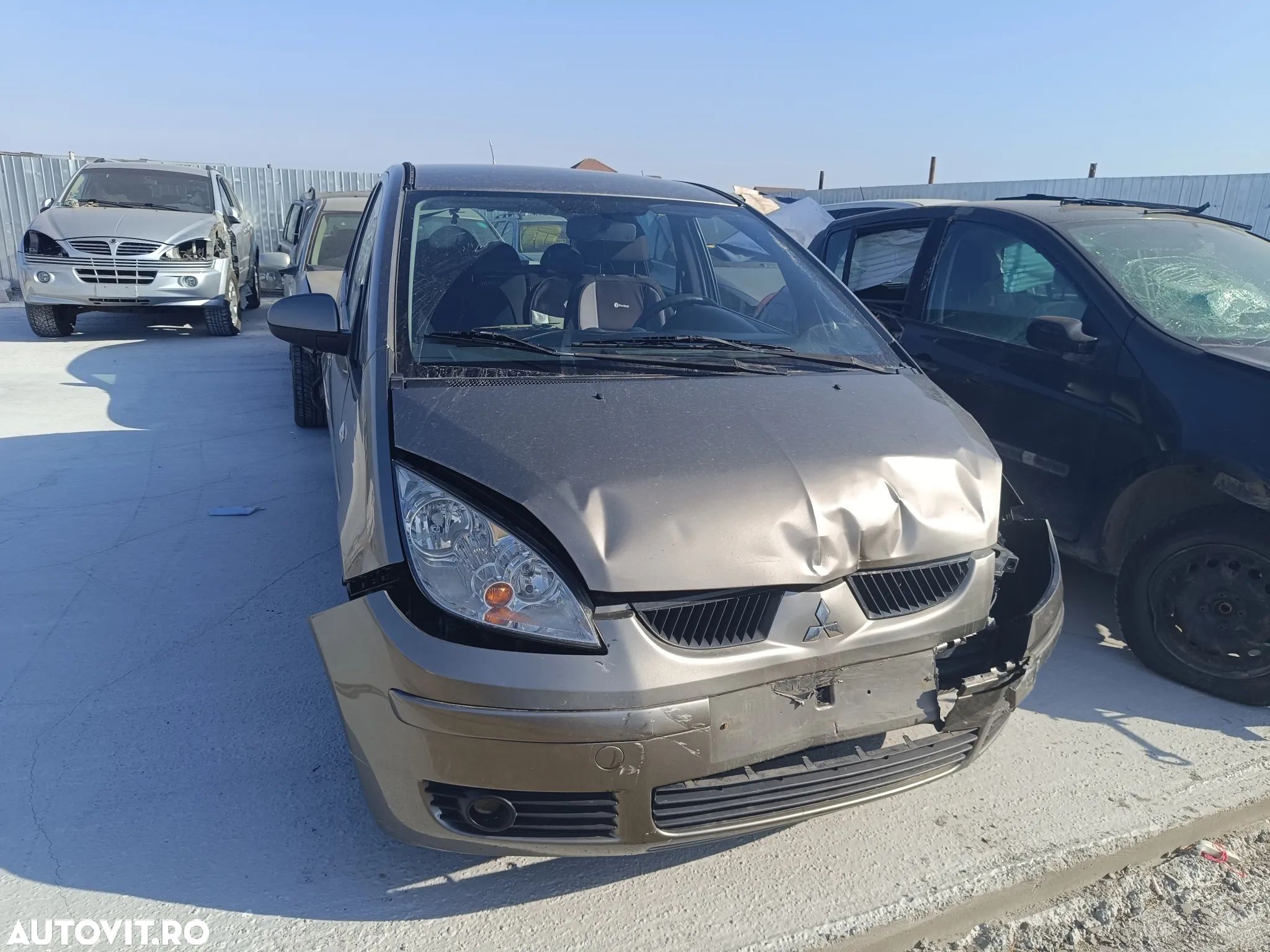 Dezmembrez Mitsubishi colt 1.3b fabr 2007 - 1