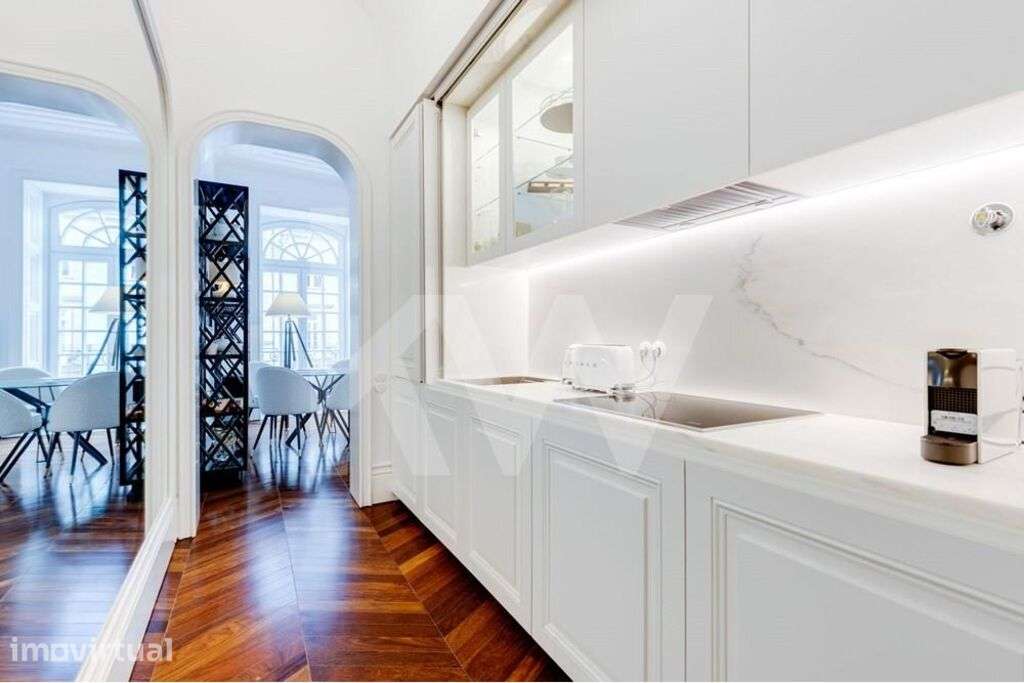 Apartamento inserido em Prédio do século XIX em localização premium e - Grande imagem: 3/41