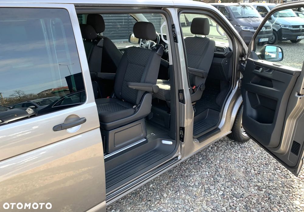 Volkswagen TRANSPORTER T6.1, DSG 4Motion, T6 4x4 plus reduktor napędów, Model BULLY MULTIVAN DELUX ORYGINAL, Światła LED, Fotele obracane kapitańskie, Dynamiczne zawieszenie komfortowe, 3 strefowa klimatyzacja, Felgi specjalne, Pakiet akustyczny, Stolik CAMPER - 10