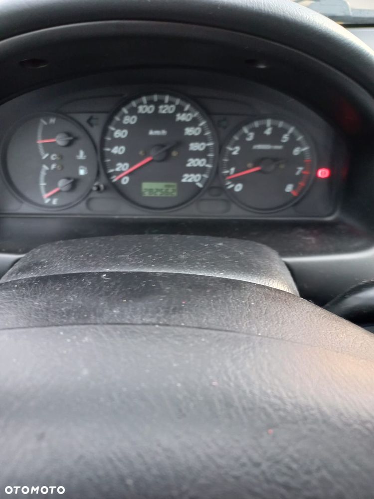 Mazda 323F - 15