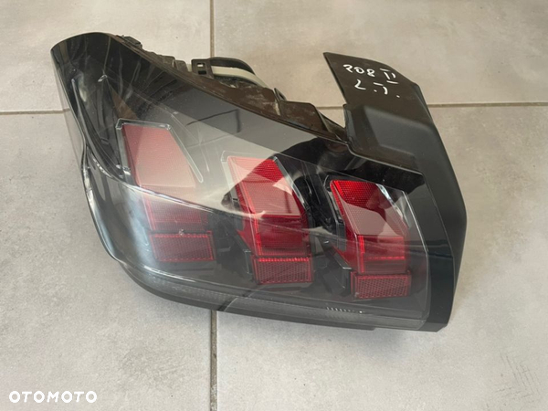 Peugeot 208 II lampa lewy tył Led