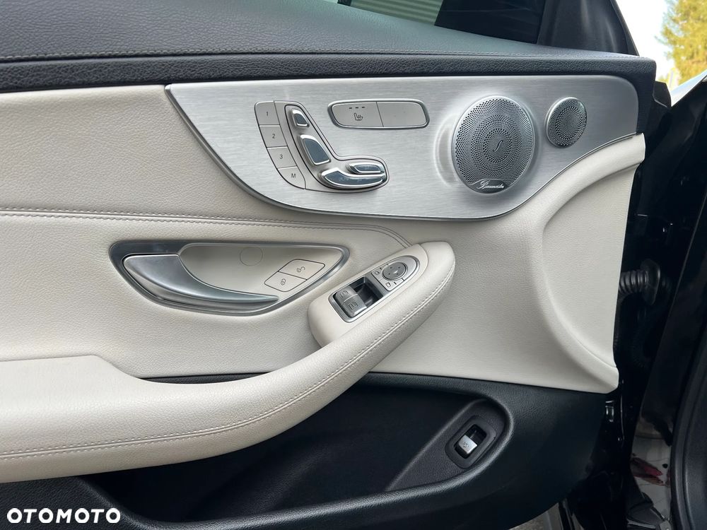 Mercedes-Benz Klasa C 300 7G-TRONIC AMG Line - 17