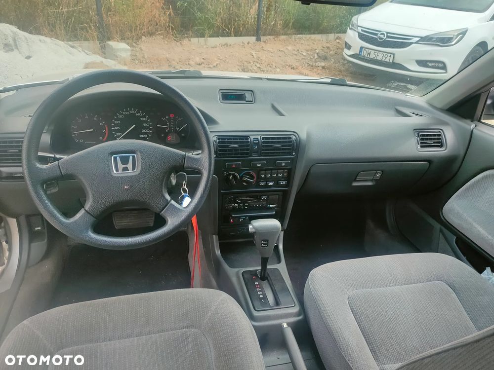 Honda Accord 2.0i-16 EX Edition - 10