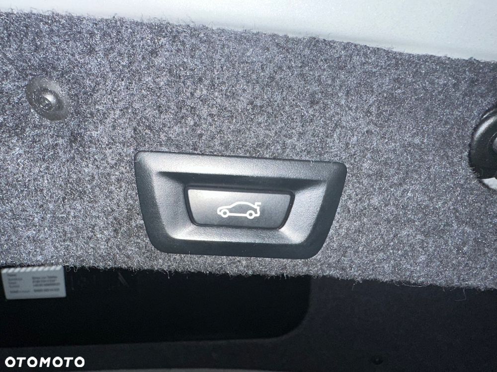 BMW Seria 5 528i Sport-Aut - 16