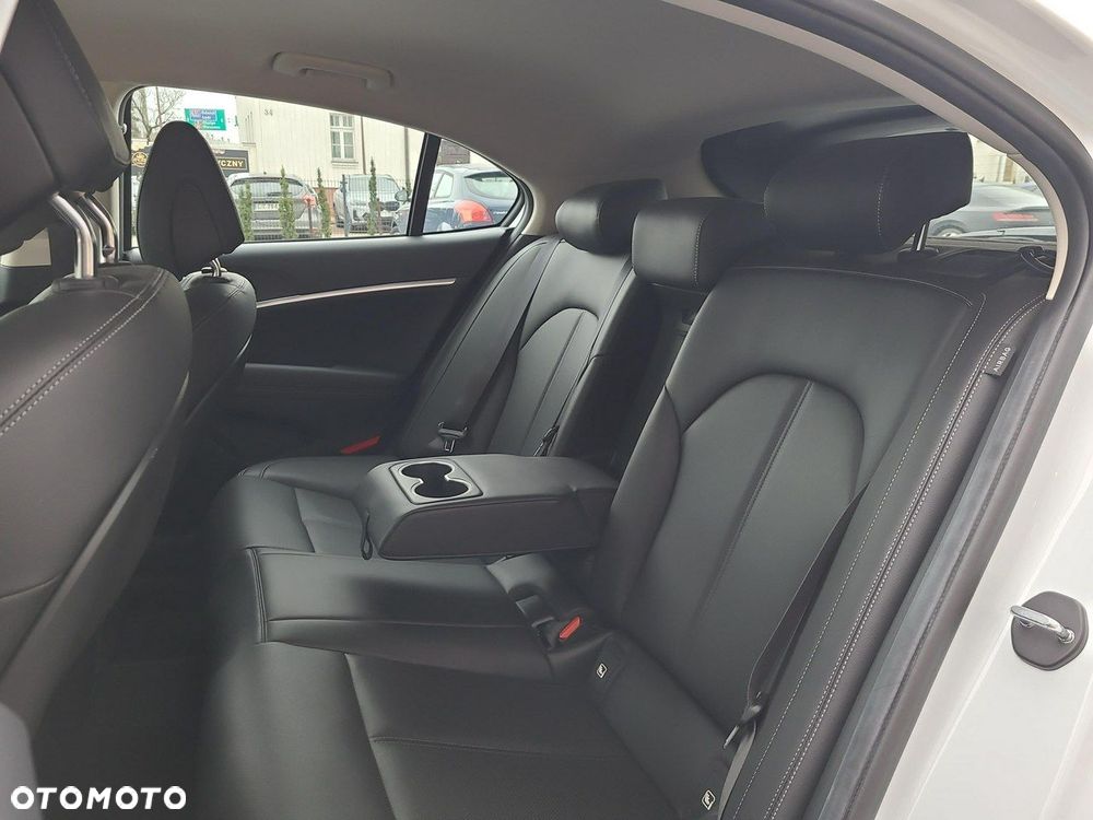 Genesis G70 2.0T RWD 8AT Premium - 17