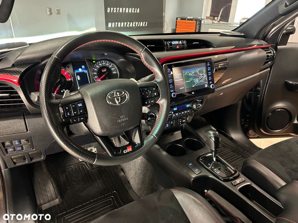 Toyota Hilux 2023 photo 2