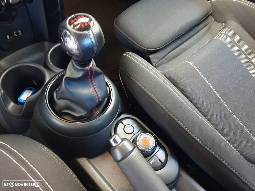 MINI 5 Portas Cooper D - 19