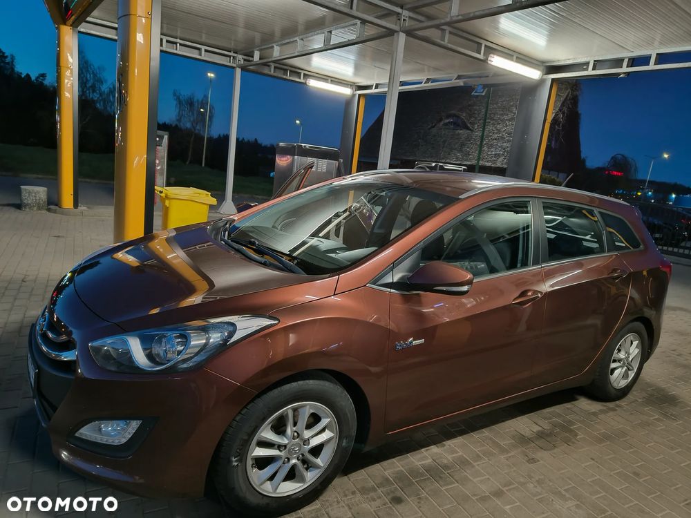 Hyundai i30 blue Kombi 1.6 CRDi Classic - 12
