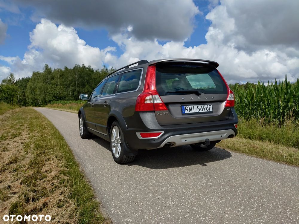 Volvo XC 70 D5 AWD Momentum - 3