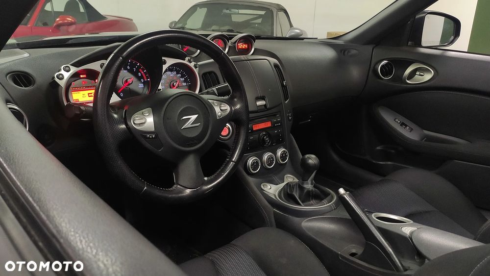 Nissan 370 Z - 10