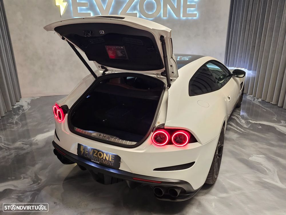 Ferrari GTC4 Lusso T - 37