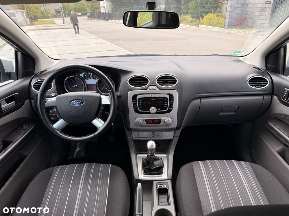 Ford Focus 1.6 Ambiente - 22