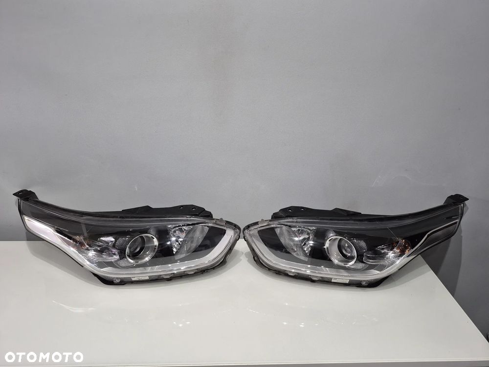 Kia Ceed III 18- Lampa reflektor soczewka lewy prawy przód 12PIN Europa oryginalny - 1