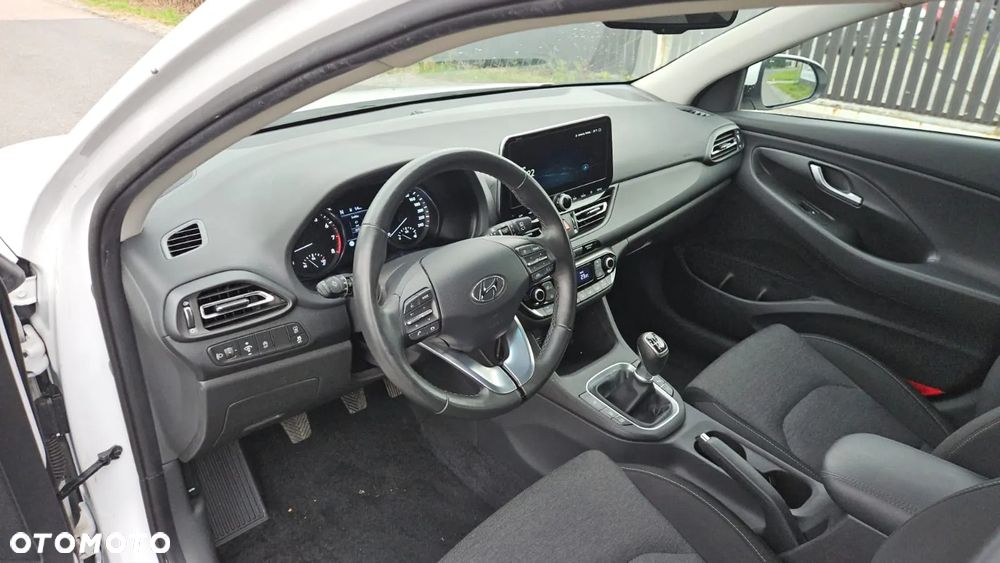 Hyundai i30 Kombi 1.5 T-GDI 48V-Hybrid Advantage - 17