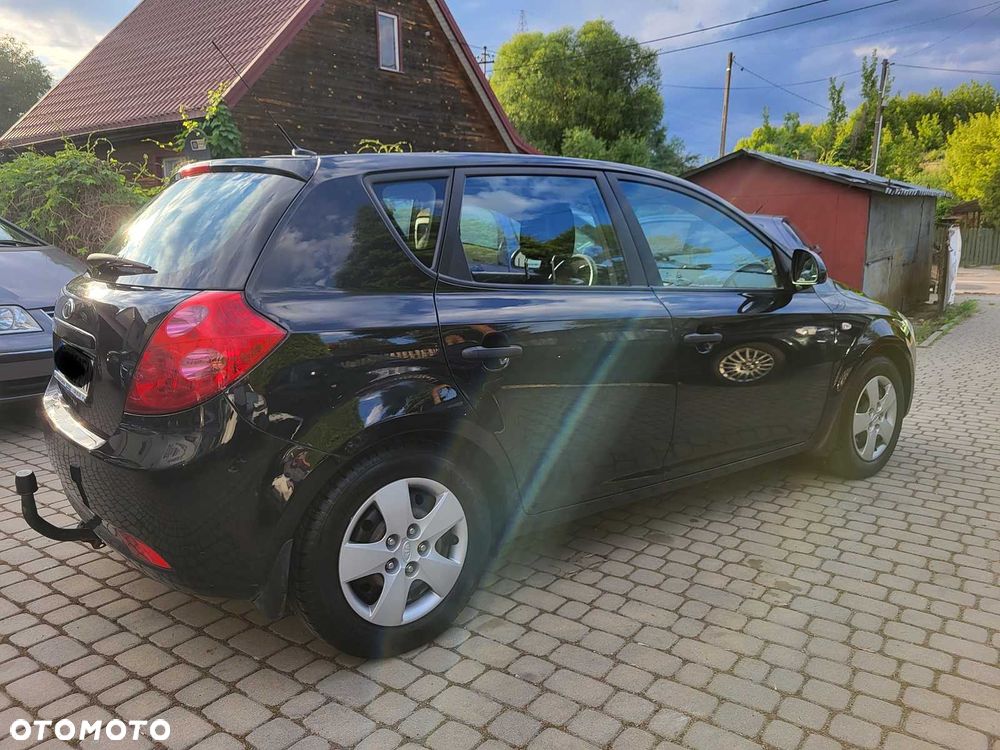 Kia Ceed - 4