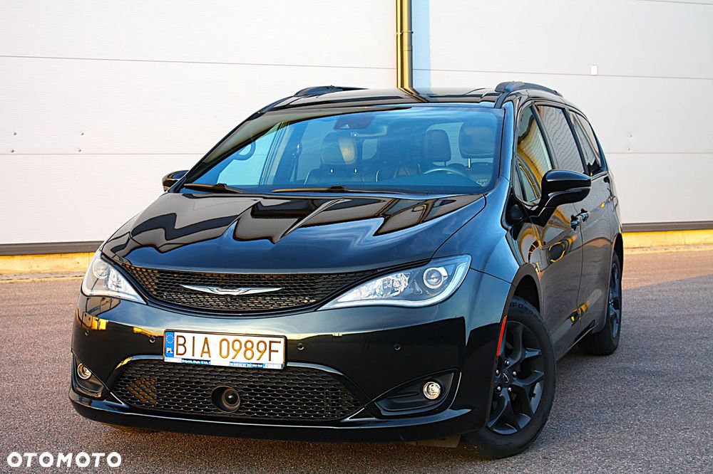 Chrysler Pacifica - 1