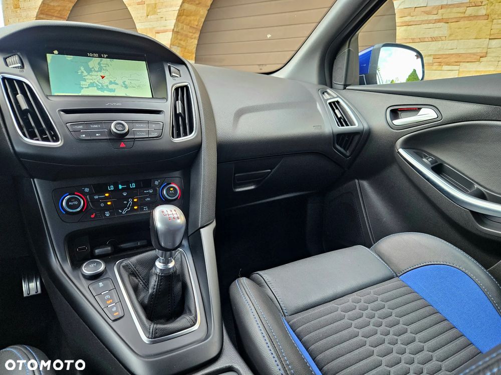 Ford Focus Turnier 2.0 EcoBoost ST mit Leder-Exclusiv-Paket - 23