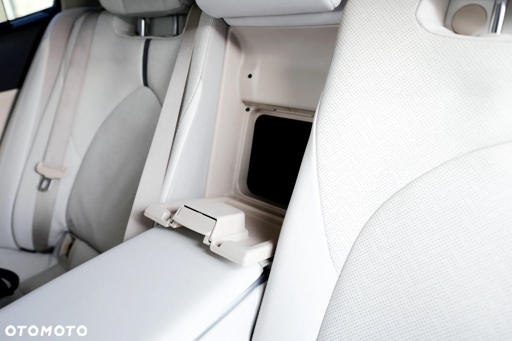 Toyota Camry 2.5 Hybrid Executive CVT - 18