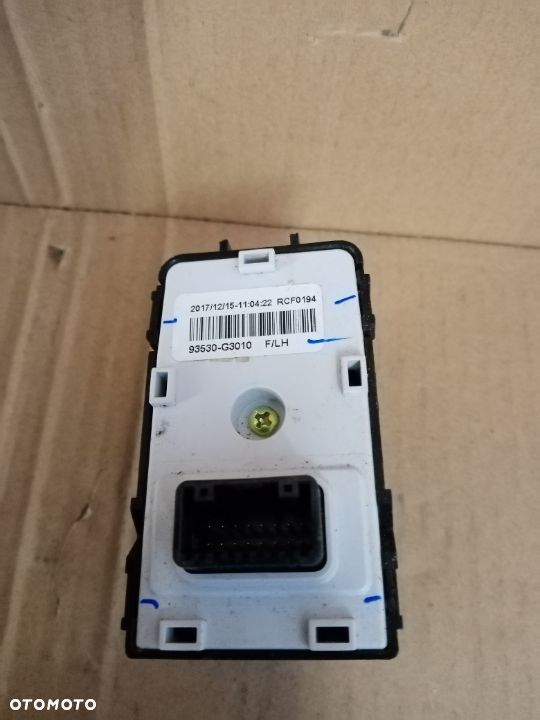 Przełącznik regulacji lusterek Hyundai I30 III 93530-G3010 - 3
