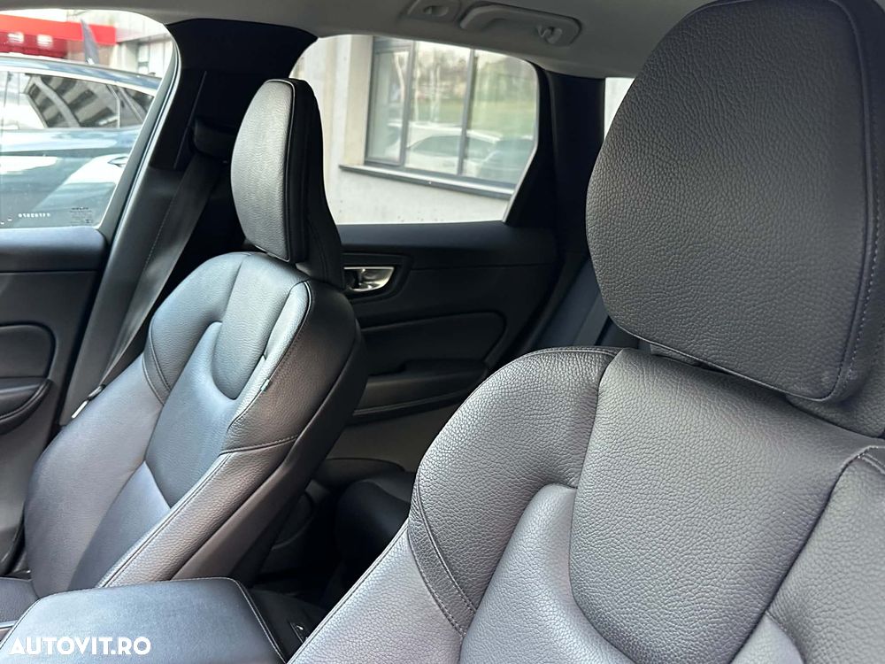 Volvo XC 60 B4 D Ultimate Dark - 11