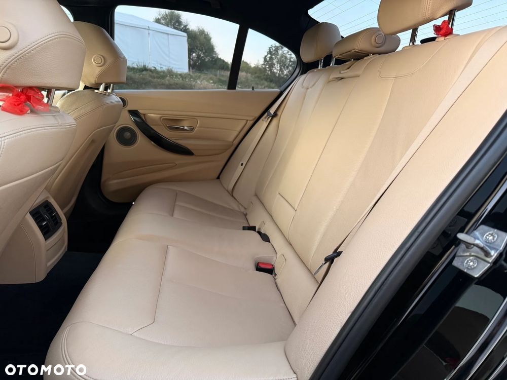 BMW Seria 3 335i xDrive Sport Line - 22