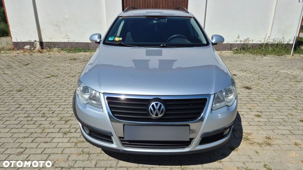 Volkswagen Passat - 1