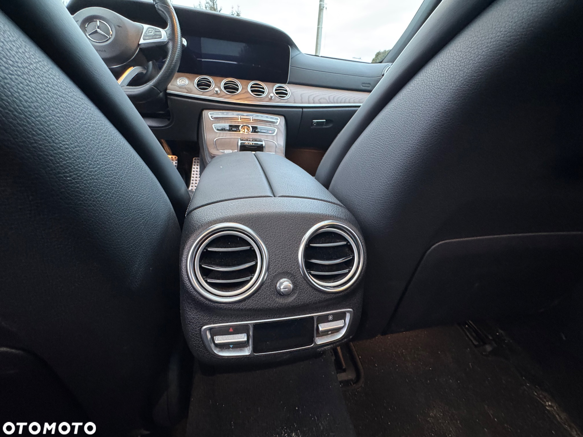 Mercedes-Benz Klasa E 400 4-Matic 9G-TRONIC - 19