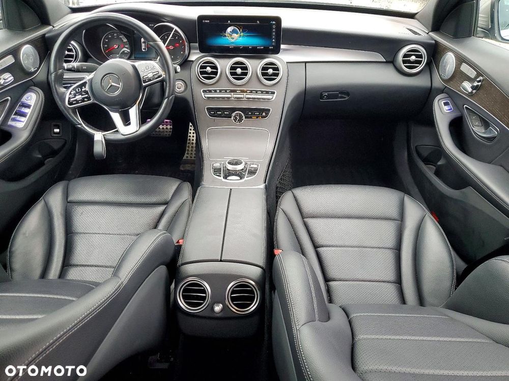 Mercedes-Benz Klasa C 300 4Matic 9G-TRONIC AMG Line - 8