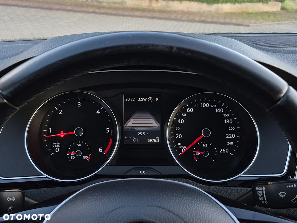 Volkswagen Passat Variant 1.6 TDI SCR DSG Comfortline - 22