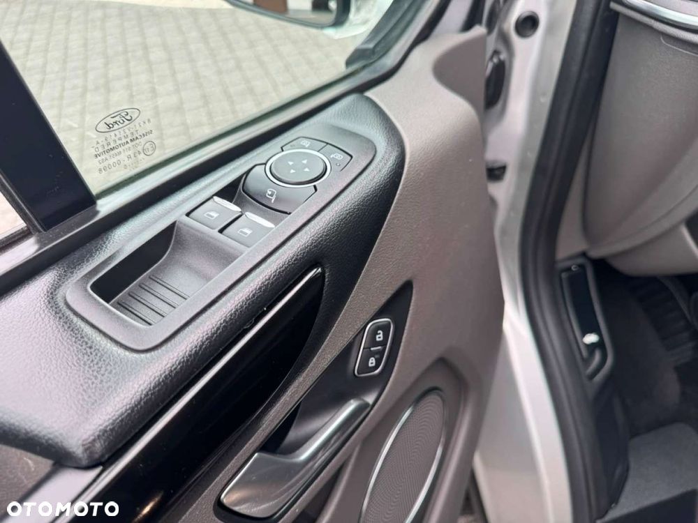 Ford Tourneo Custom - 27