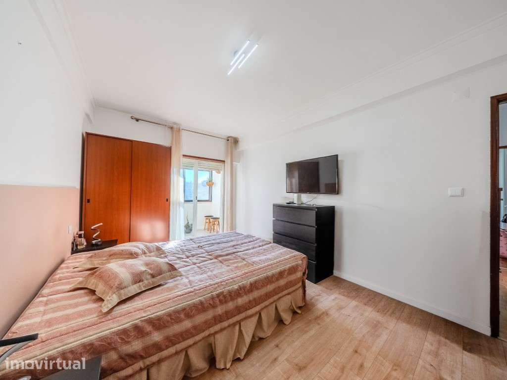 T3 com 2 casas de banho e 115m2 em Rio de Mouro - Grande imagem: 3/32