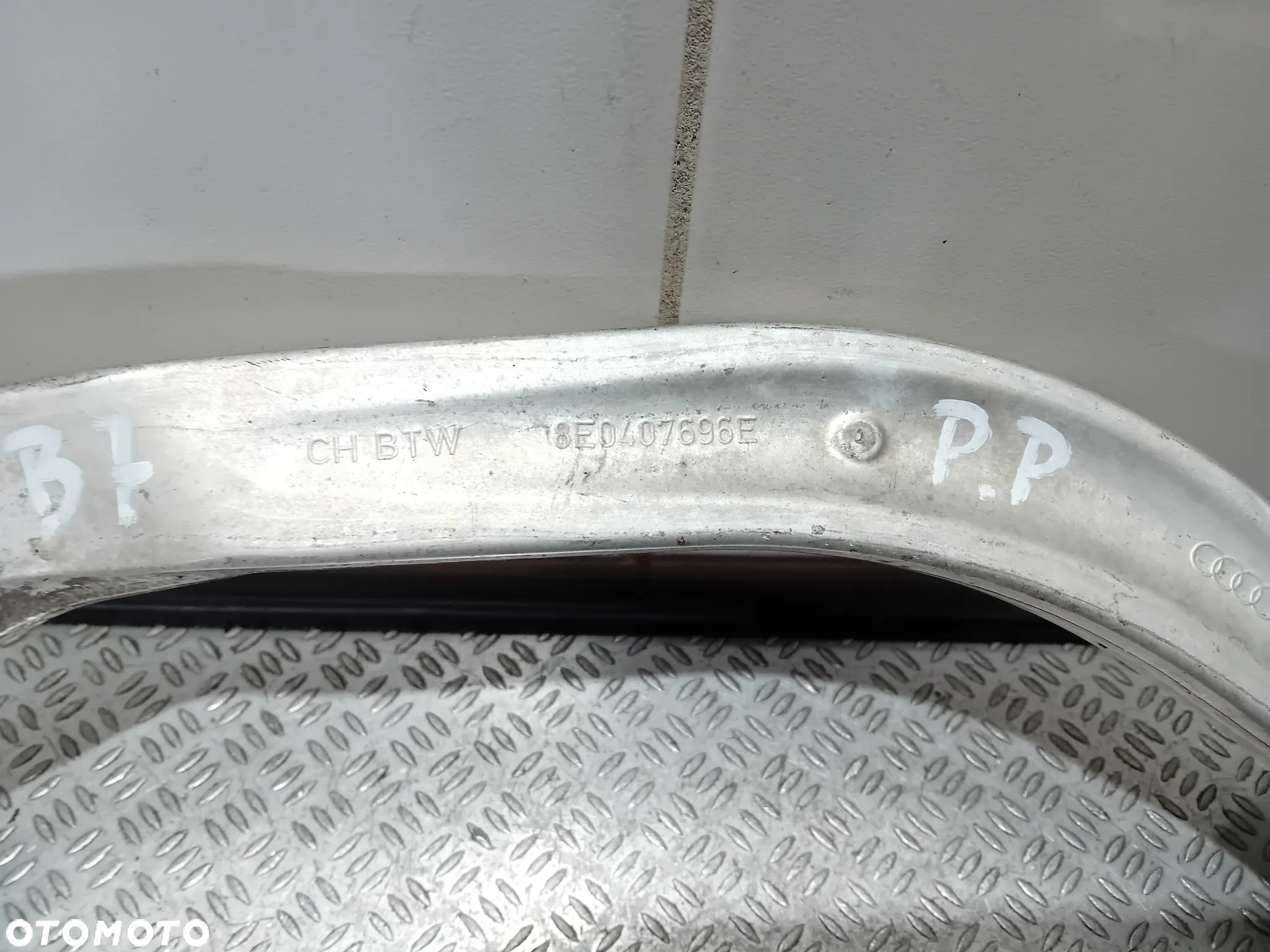wahacz prawy przód Audi A4 B7 3.0 D 8E0407696E - 2