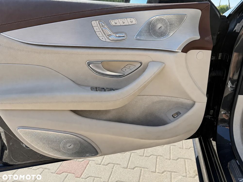 Mercedes-Benz CLS - 6