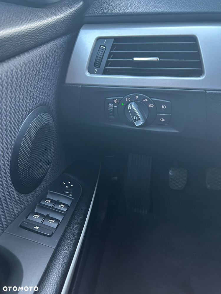 BMW Seria 3 318d - 11