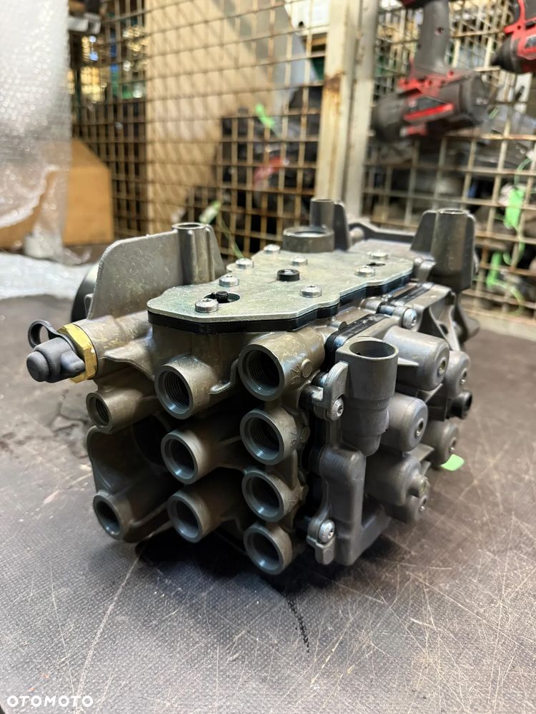 Osuszacz powietrza Knorr-Bremse K138270  Mercedes-Benz ACTROS MP4 A0014466464 - 2