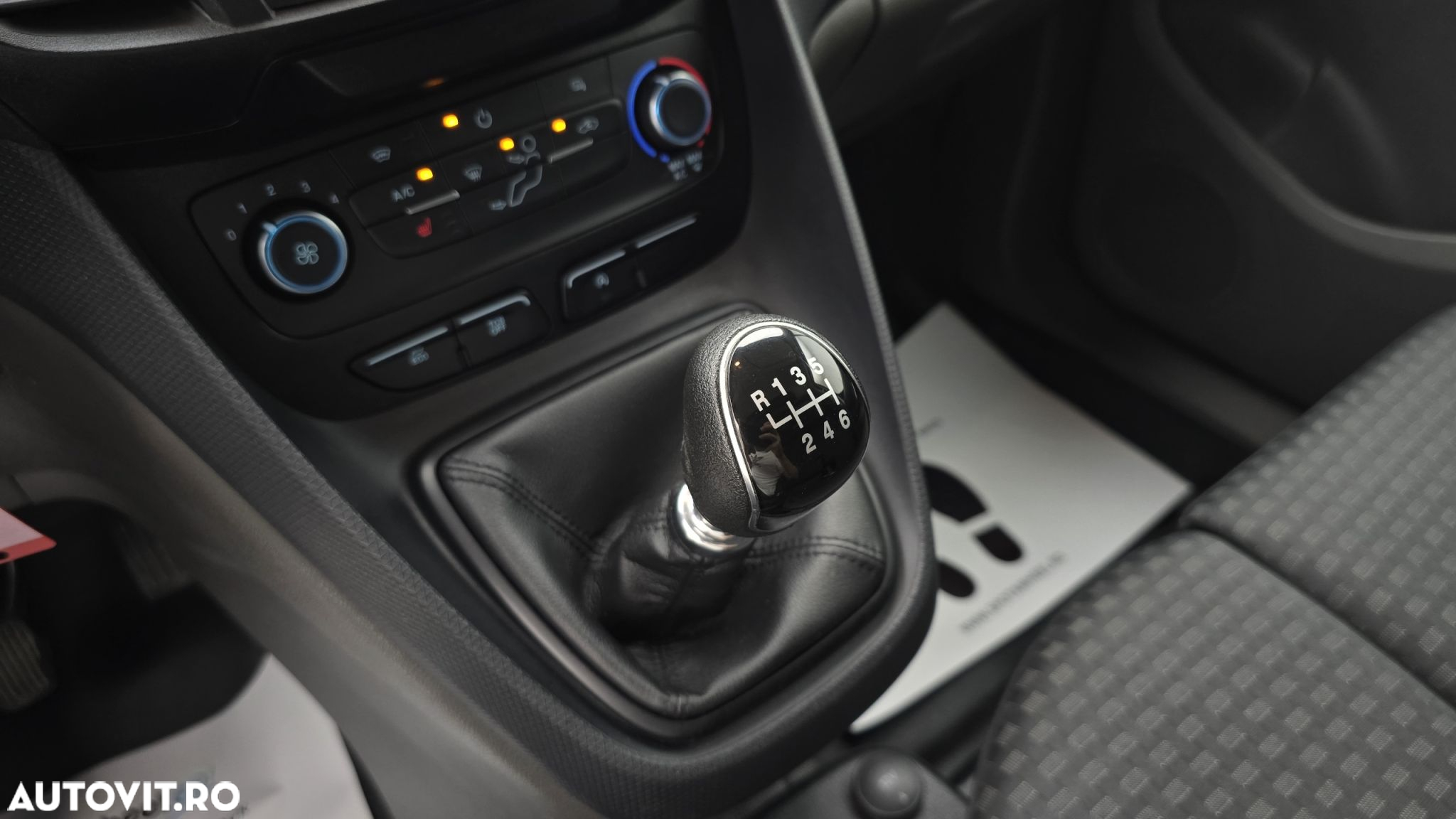 Ford Transit Connect - 17