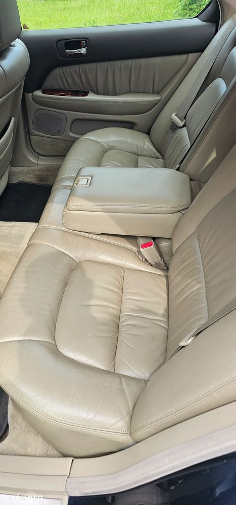 Lexus LS - 38