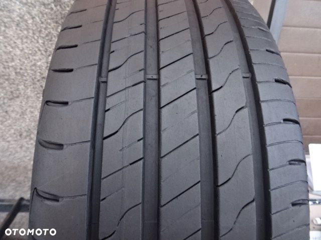 215/50/R17 95W Goodyear Efficient Grip Performance 2 - 1