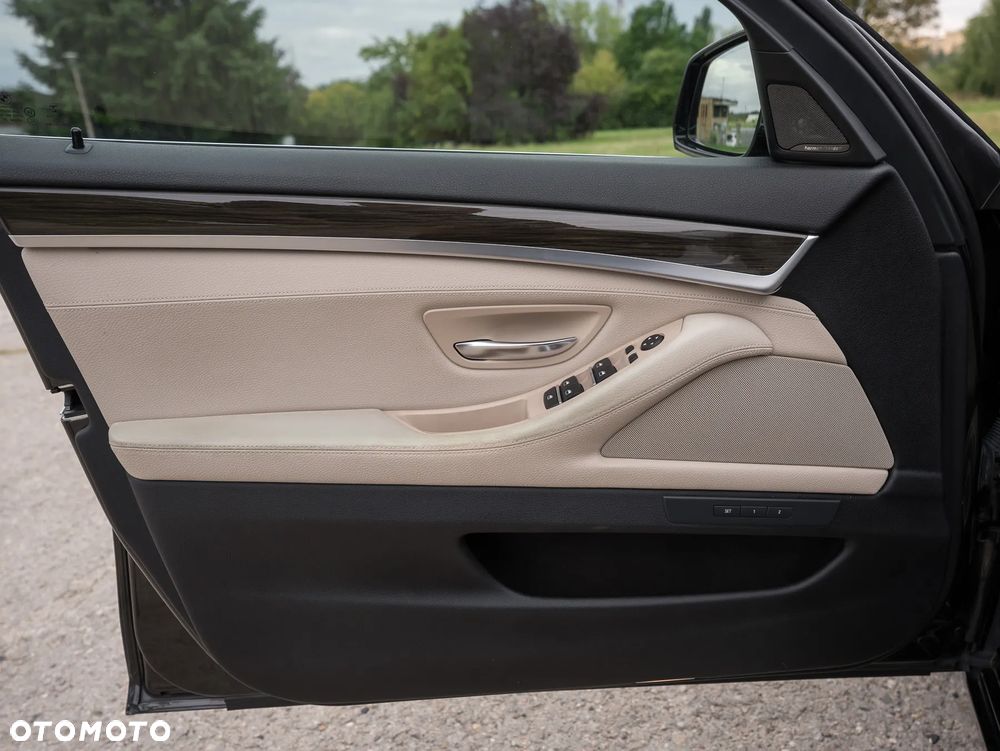 BMW Seria 5 525d xDrive Sport-Aut Luxury Line - 27