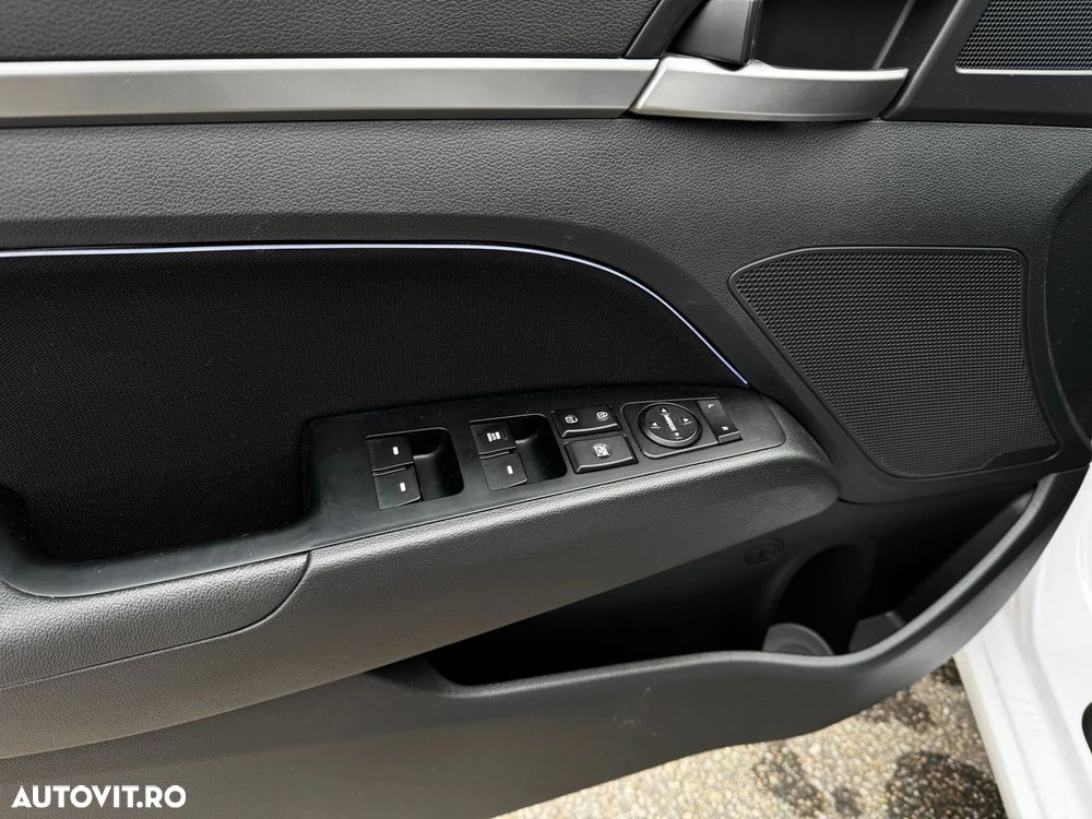 Hyundai Elantra - 14