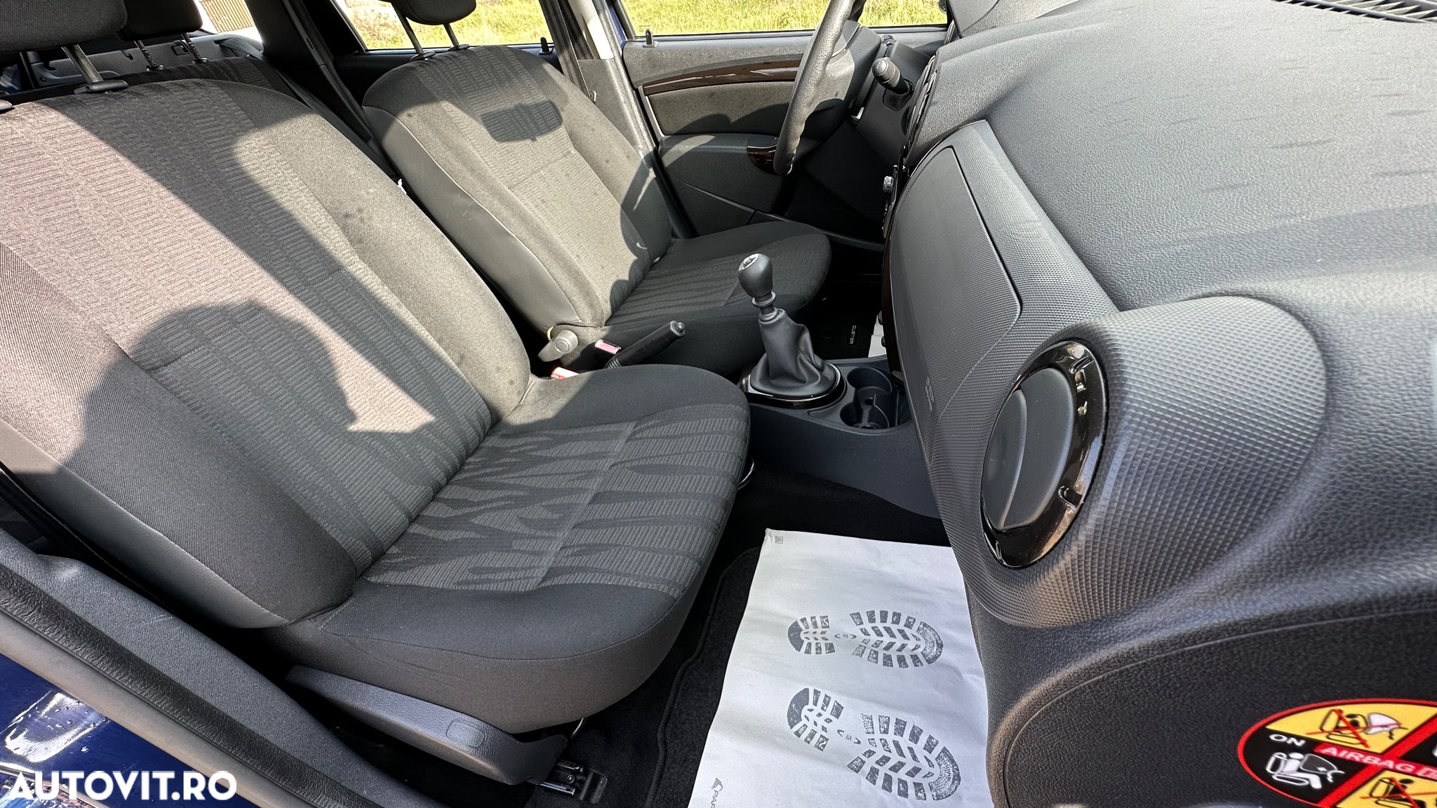 Dacia Duster 1.6 4x4 Laureate - 12