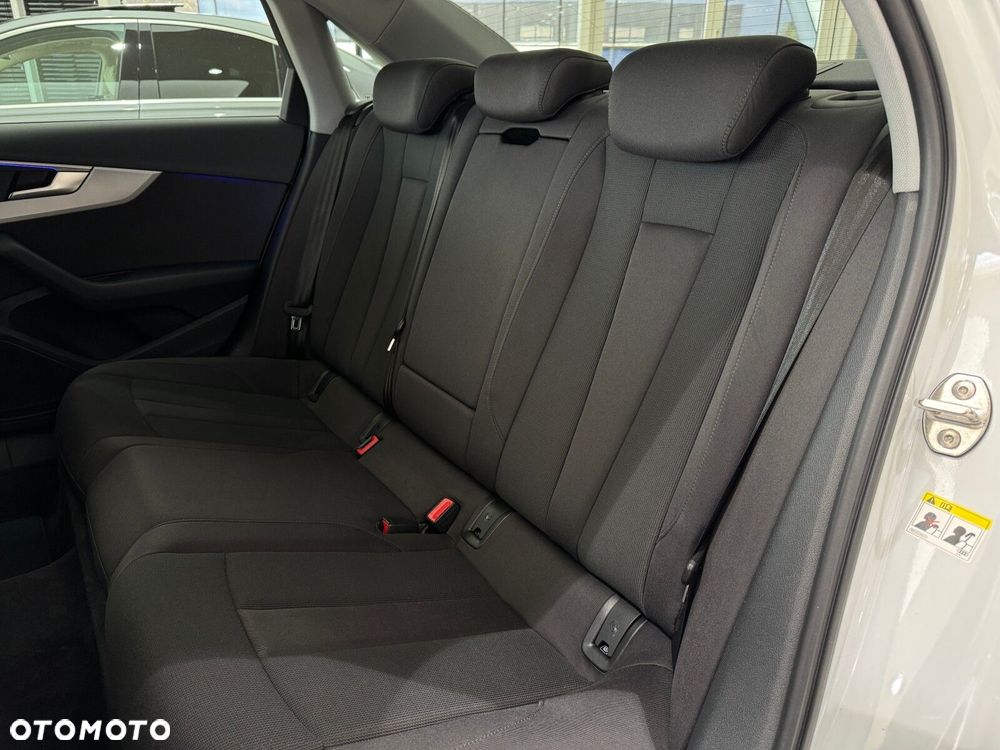 Audi A4 Limousine - 13