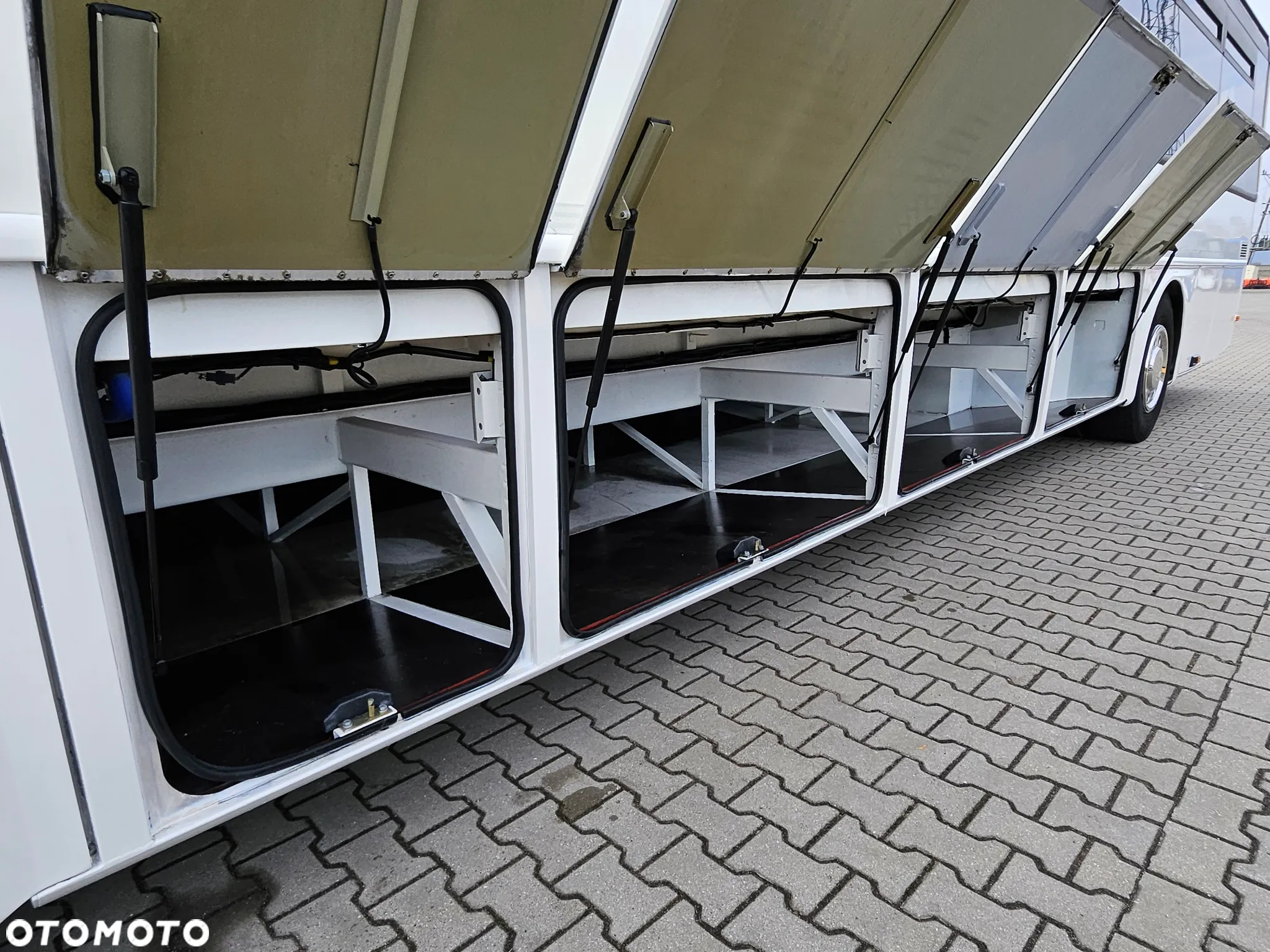 Irisbus ARES / SPROWADZONY / 62 MIEJSCA + 26 STOJACYCH - 13