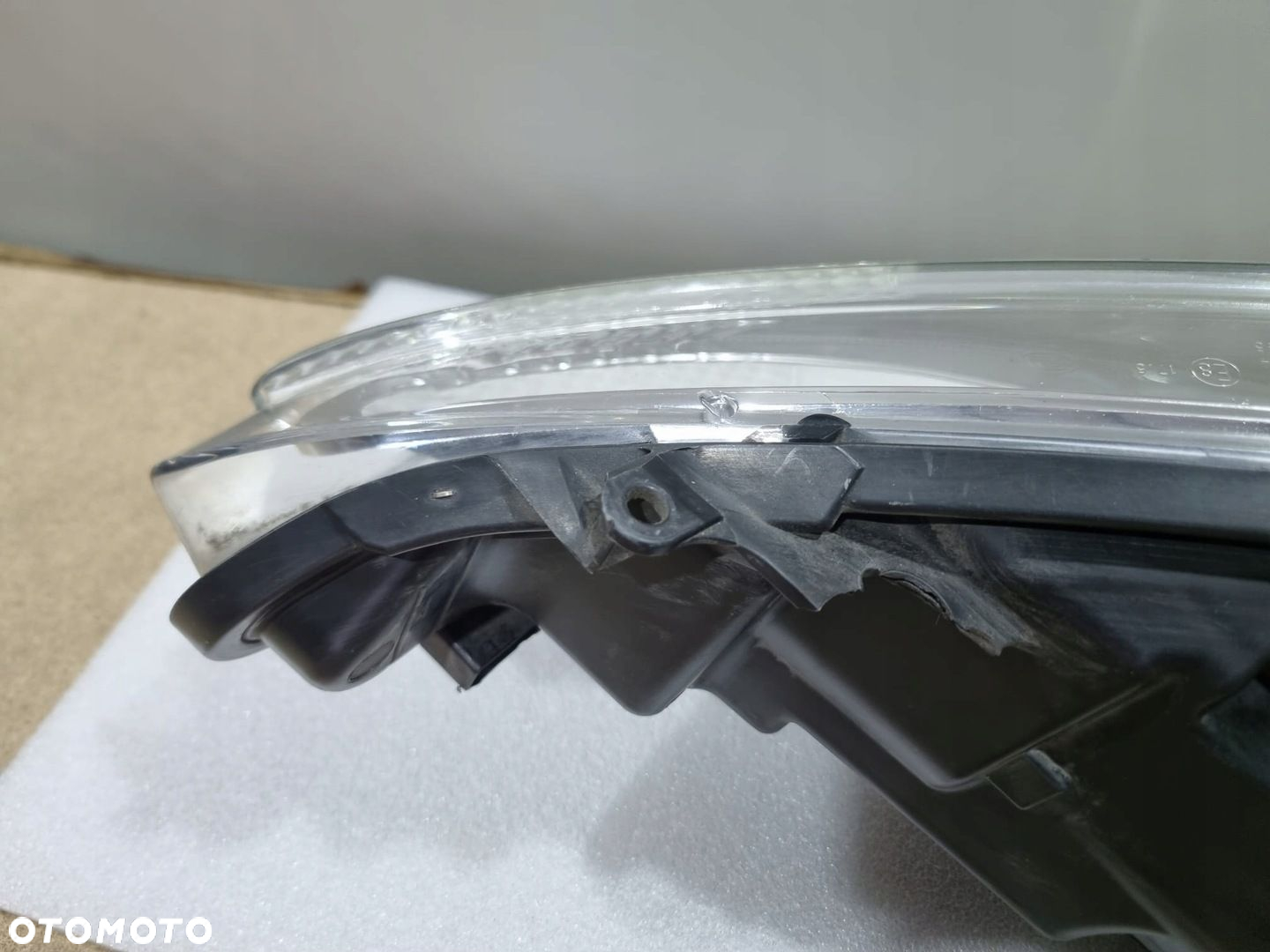 LAMPA PRZÓD PRAWA FORD FIESTA MK7 USZKODZONA - 3