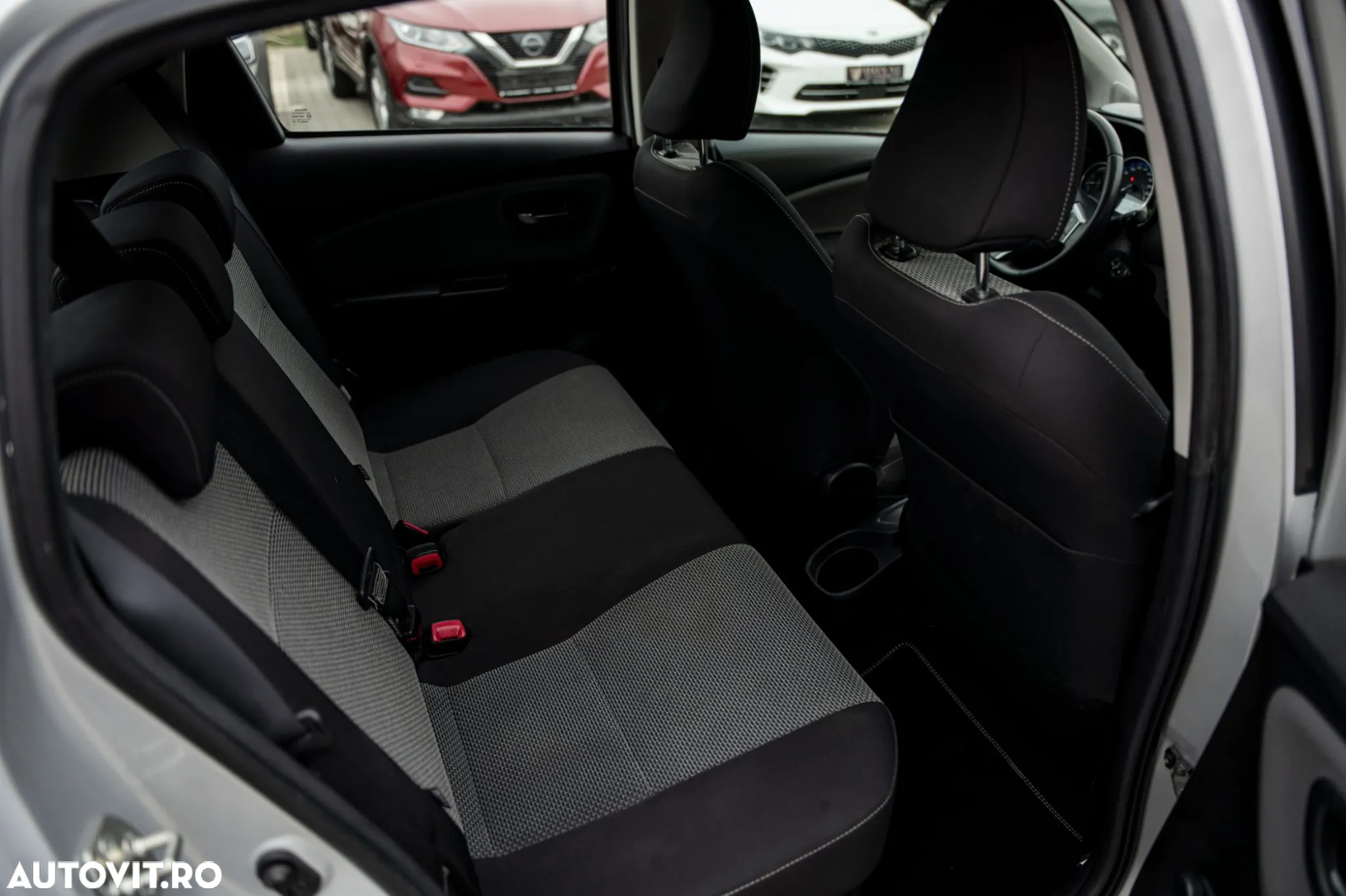 Toyota Yaris 1.5 VVT-i HSD Exclusive - 8