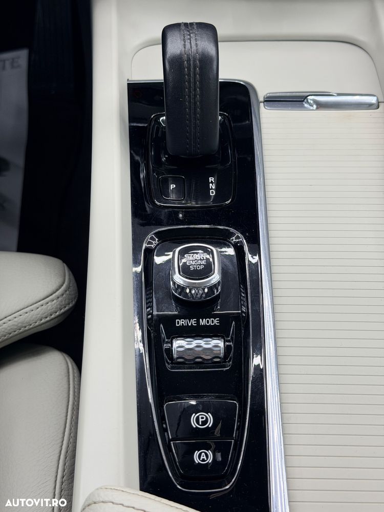 Volvo XC 60 B4 D AWD Geartronic Momentum Pro - 30