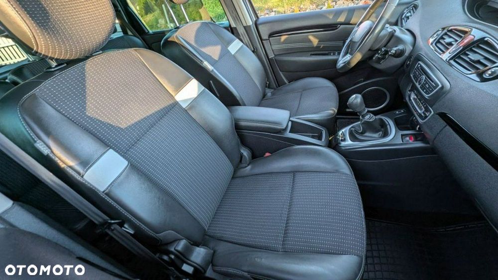 Renault Grand Scenic - 22