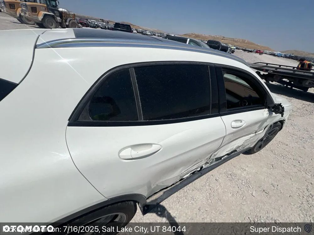 Mercedes-Benz GLA 250 4-Matic - 12