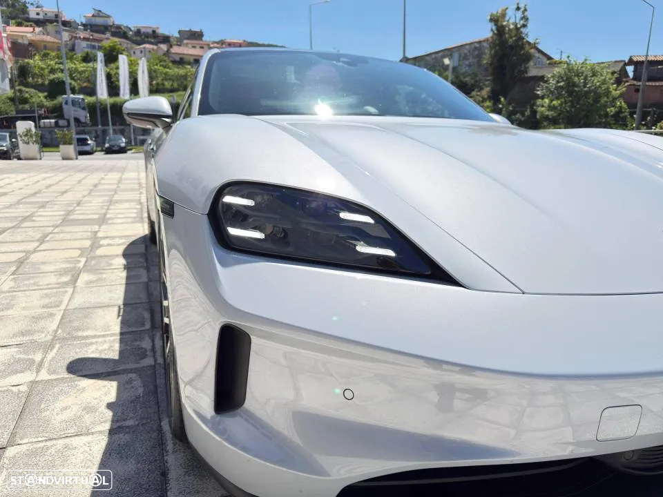 Porsche Taycan 4 - 8