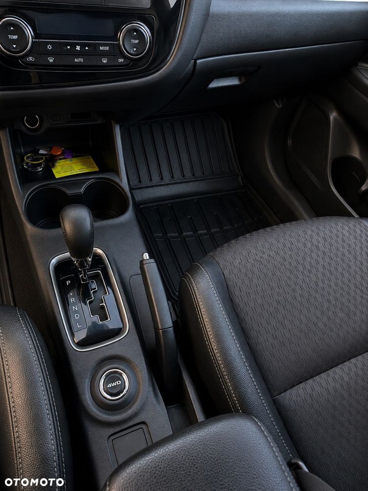 Mitsubishi Outlander 2.2 DID Intense + 4WD - 26
